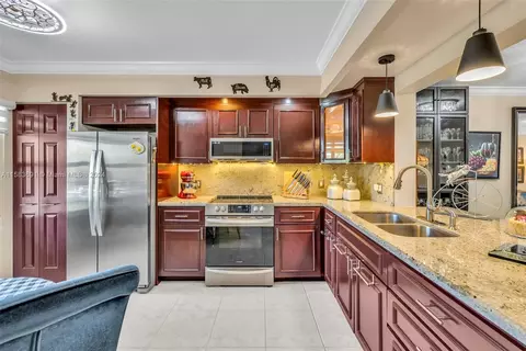 701 SW 141st Ave #213R, Pembroke Pines, FL 33027
