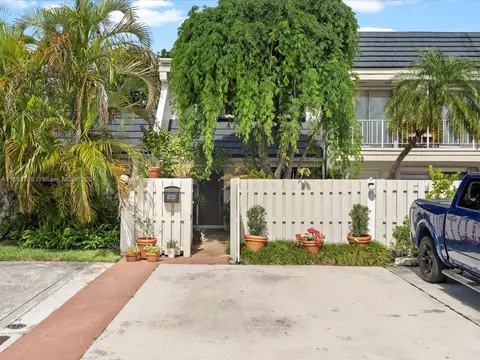 8226 SW 81st Ct, Miami, FL 33143