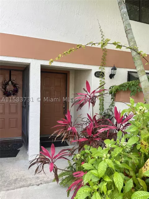 4322 SW 70th Ter, Davie, FL 33314