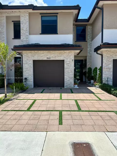 9072 NW 158th St, Miami Lakes, FL 33018