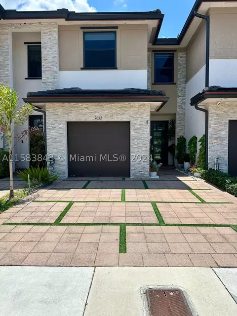9072 NW 158th St, Miami Lakes, FL 33018