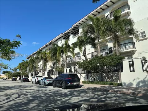 50 Alhambra Cir #309, Coral Gables, FL 33134