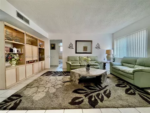 8600 SW 133rd Ave Rd #312, Miami, FL 33183