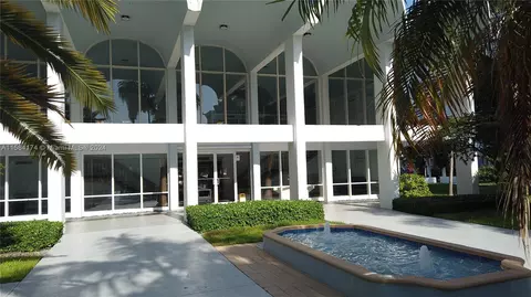498 NW 165th Street Rd #D301, Miami, FL 33169