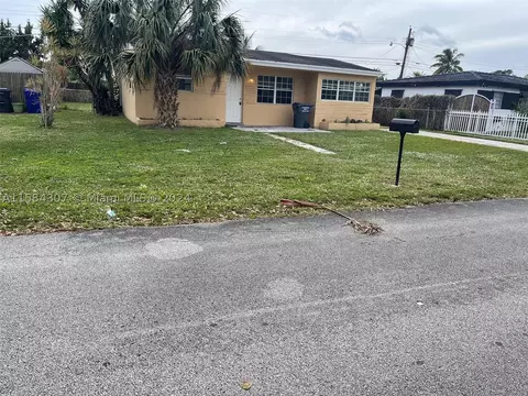 6240 Mayo St, Hollywood, FL 33023