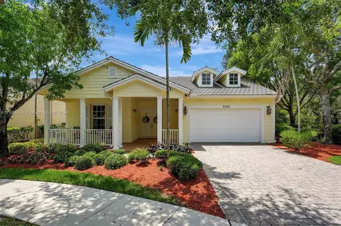 6932 S Lakeside Cir S, Davie, FL 33314