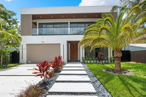 706 NE 17th Way, Fort Lauderdale, FL 33304