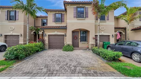 6604 S Anise Ct, Davie, FL 33314