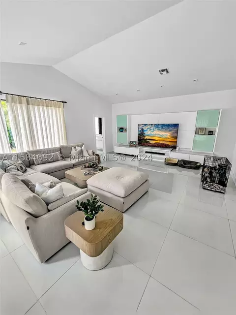 1222 Jasmine Cir, Weston, FL 33326