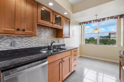 1300 Saint Charles Pl #519, Pembroke Pines, FL 33026