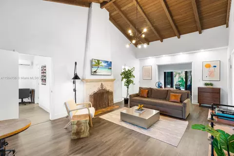 870 NE 82nd St, Miami, FL 33138