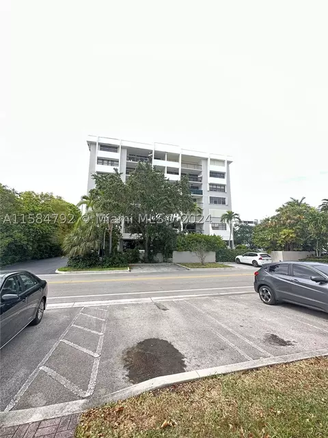 9300 Bay Harbor Ter #5B, Bay Harbor Islands, FL 33154