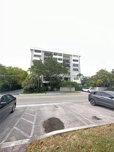 9300 Bay Harbor Ter #5B, Bay Harbor Islands, FL 33154
