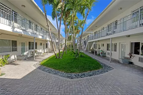 320 86th St #10, Miami Beach, FL 33141