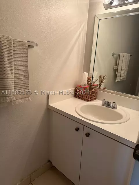 17911 NW 68th Ave #O208, Hialeah, FL 33015