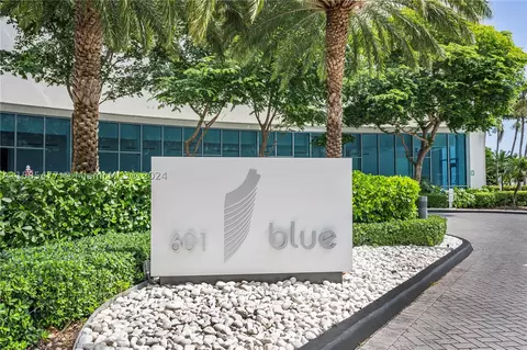 601 NE 36th St #2606, Miami, FL 33137