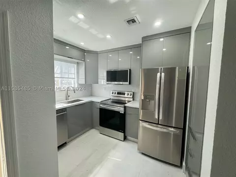 2014 NE 167th St #3-150, North Miami Beach, FL 33162