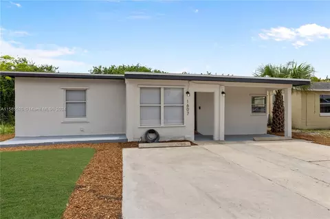 1607 Valencia Ave, Fort Pierce, FL 34946