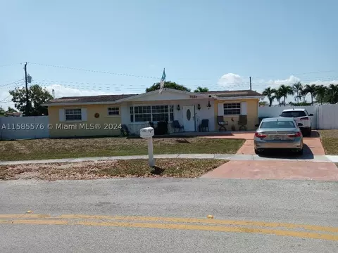 8531 NW 170th Ln, Hialeah, FL 33015