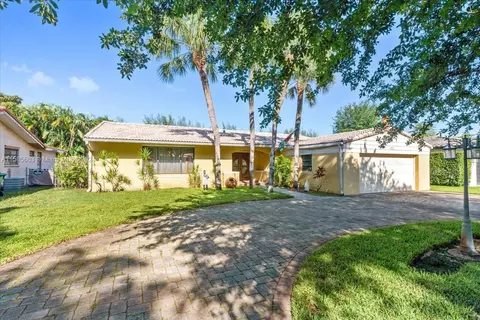 15321 Turnbull Dr, Miami Lakes, FL 33014