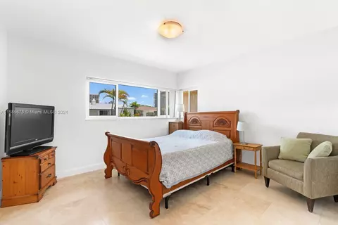 8866 Byron Ave, Surfside, FL 33154 photo 17