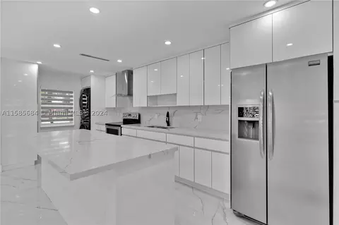 9058 SW 148th Ct, Miami, FL 33196
