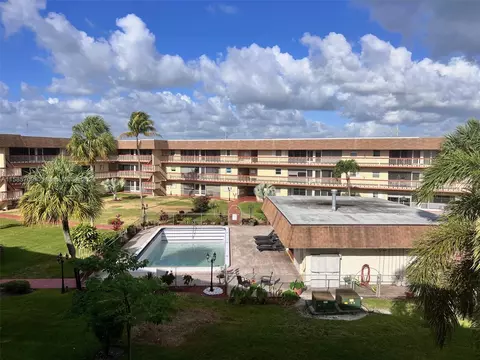 5300 Washington St #R304, Hollywood, FL 33021