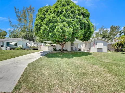 1910 SW 69th Ave, Miami, FL 33155