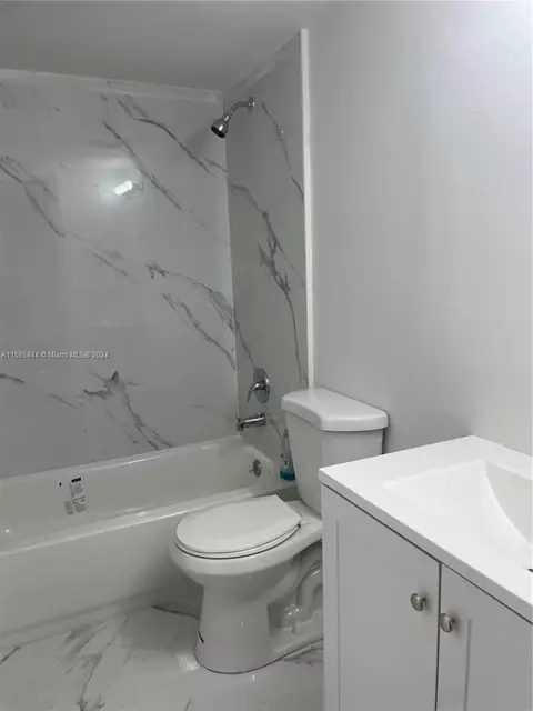 650 NE 149th St #404F, Miami, FL 33161