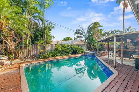 284 NE 26th St, Boca Raton, FL 33431