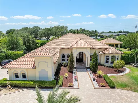 2725 W Jockey Cir W, Davie, FL 33330