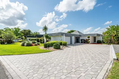 6109 Orchard Tree Ln, Tamarac, FL 33319