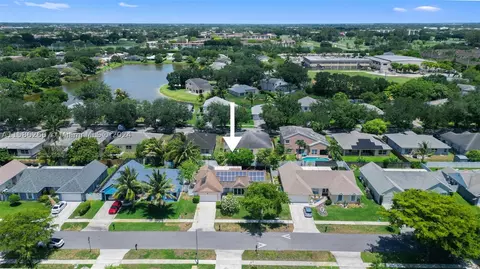 9351 Dunhill Dr, Miramar, FL 33025