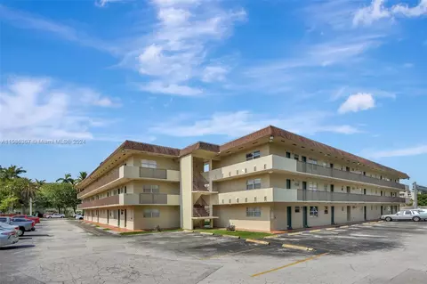 7505 SW 82nd St #311, Miami, FL 33143