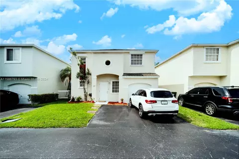 11833 NW 13th St, Pembroke Pines, FL 33026