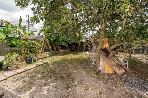 Exterior - 621 E 46th St, Hialeah, FL 33013 photo 6 of 7
