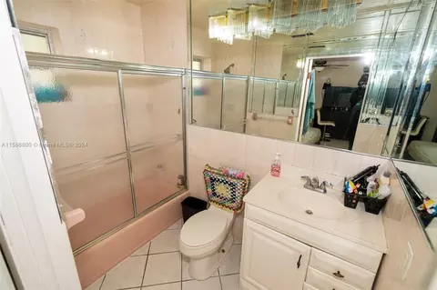 Bath - 621 E 46th St, Hialeah, FL 33013 photo 2 of 2