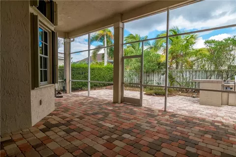 621 E 46th St, Hialeah, FL 33013