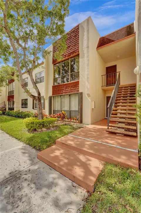 301 N Pine Island Rd #220, Plantation, FL 33324