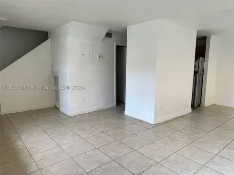 81 NE 12th Ave #81, Homestead, FL 33030
