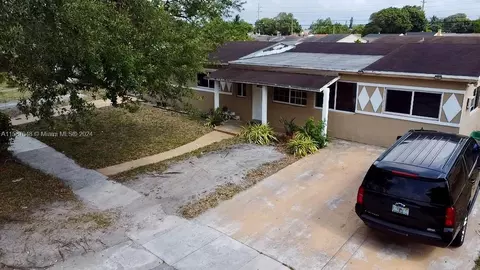 2430 NW 180th Ter, Miami Gardens, FL 33056
