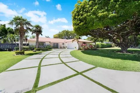 8822 SW 161st St, Palmetto Bay, FL 33157