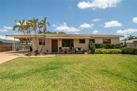 7965 NW 174th St, Hialeah, FL 33015