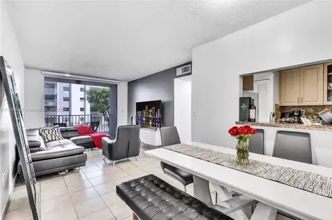 8185 NW 7th St #210, Miami, FL 33126