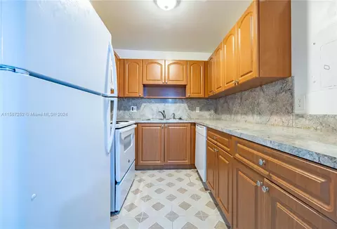 6101 N Falls Cir Dr #206, Lauderhill, FL 33319