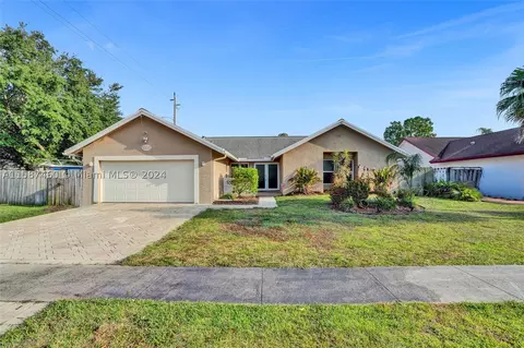 8200 NW 52nd Ct, Lauderhill, FL 33351