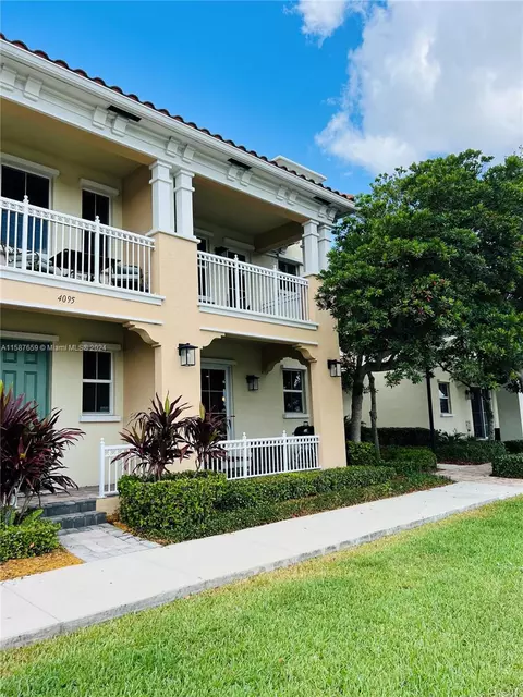 4097 Cascada Cir, Hollywood, FL 33024