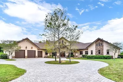 9401 NW 44th Pl, Coral Springs, FL 33065