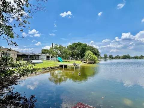 8381 NW 11th St, Pembroke Pines, FL 33024