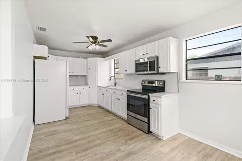 406 SW 7th Ct, Florida City, FL 33034
